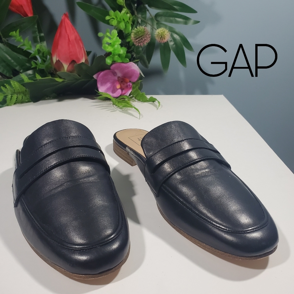 $10 SHOE SALE! GAP Black slip on mules size 8